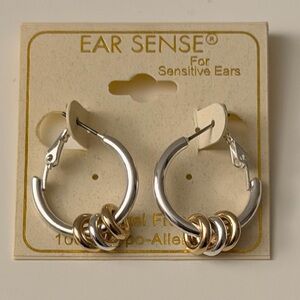 ❤️‍🔥 NWT silver hoops with gold accents